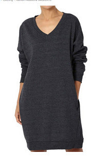 Damen Sweatkleid mit tiefem V-Ausschnitt und praktischen Taschen Stalluxe