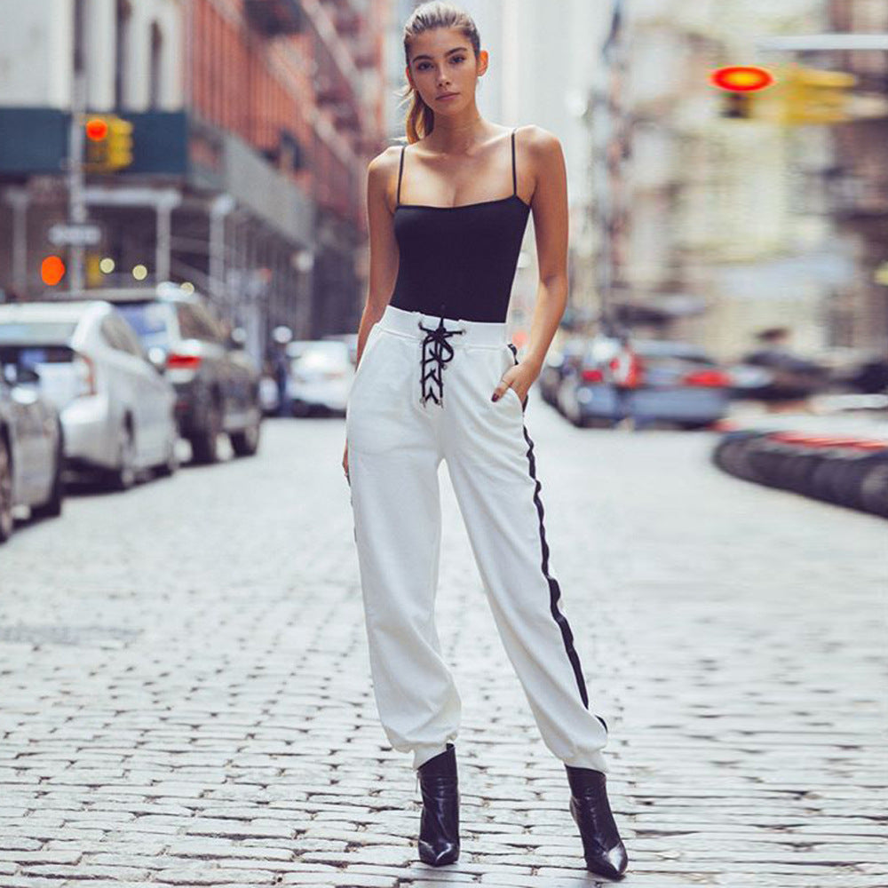 Damen Modische Cargohose mit dekorativen Schnürdetails Stalluxe