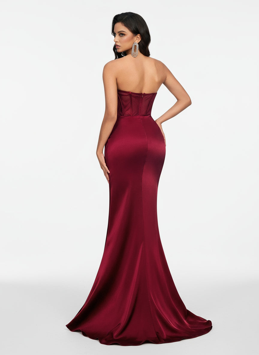 Stalluxe | Luxuriöses Ärmeloses Abendkleid mit Diamantdekor und Hohem Schlitz