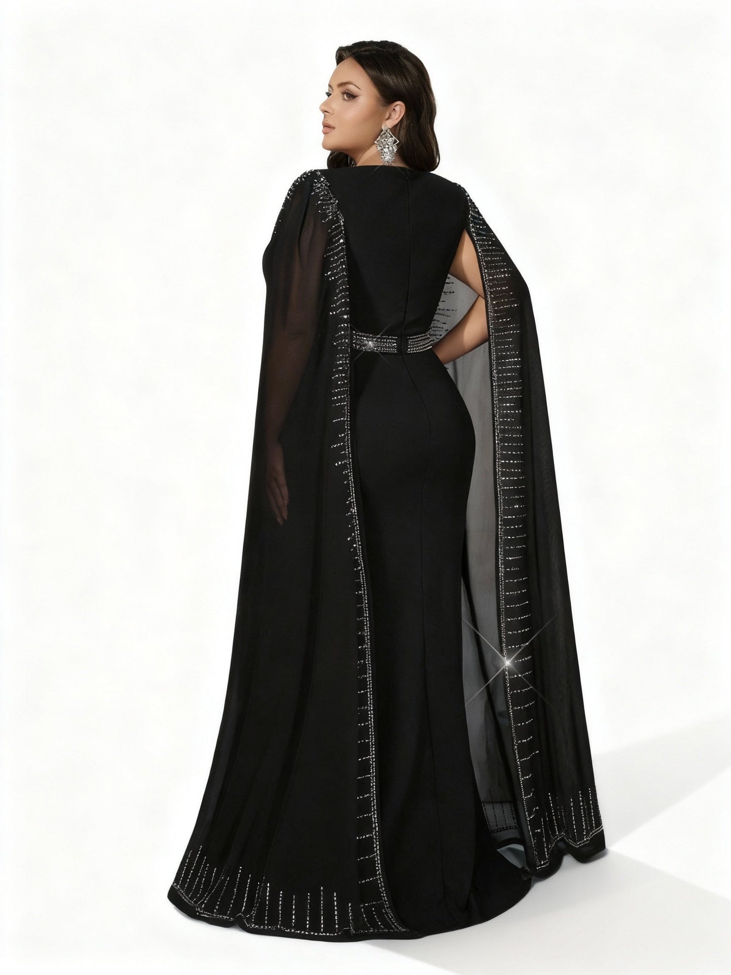 Stalluxe | Schwarzes Strass-Abendkleid mit Umhangärmeln und weitem Saum