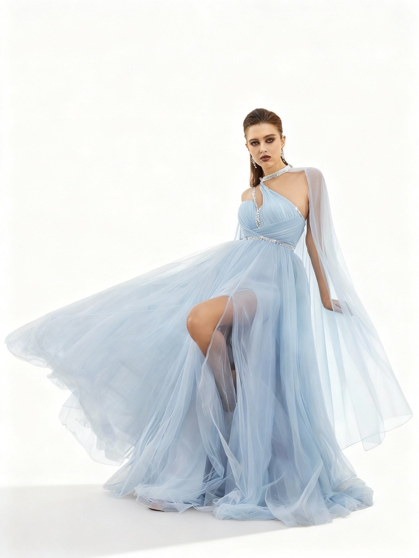 Stalluxe | Hellblaues Abendkleid mit Halterneck und Schlitz