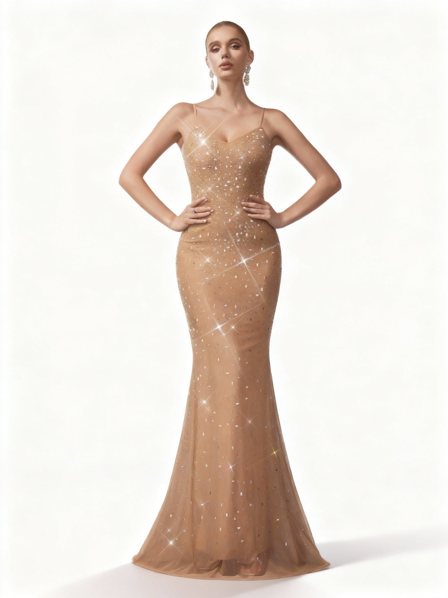 Stalluxe | Raffiniertes Apricotfarbenes Strass-Fishtail-Abendkleid mit Spaghettiträgern