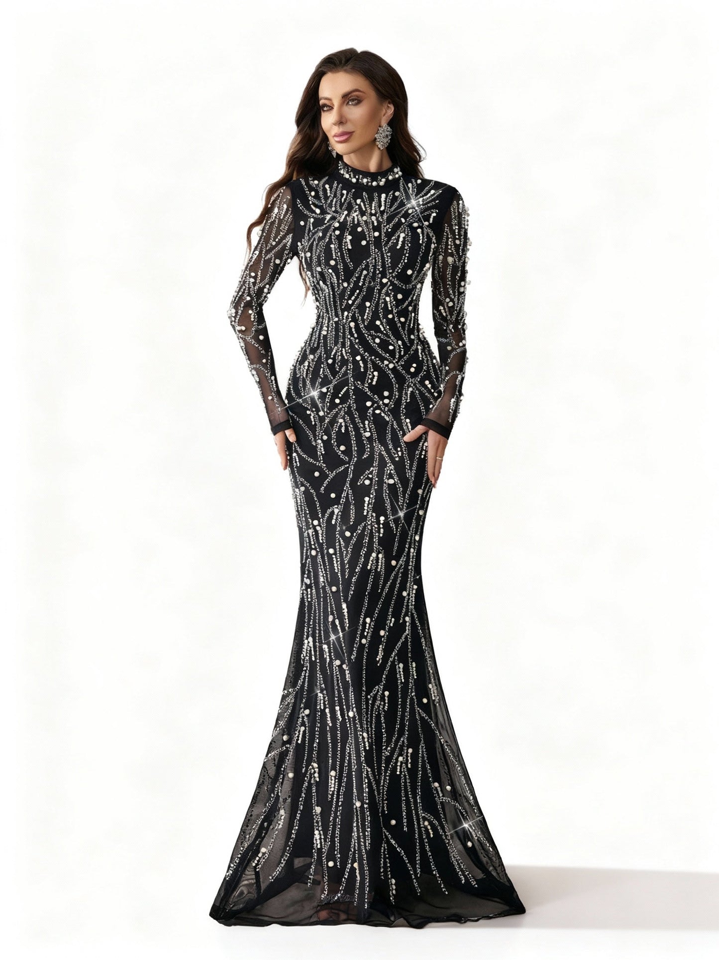 Stalluxe | Glitzerndes Apricotfarbenes Strasskleid mit Langen Ärmeln und Schlanker Silhouette