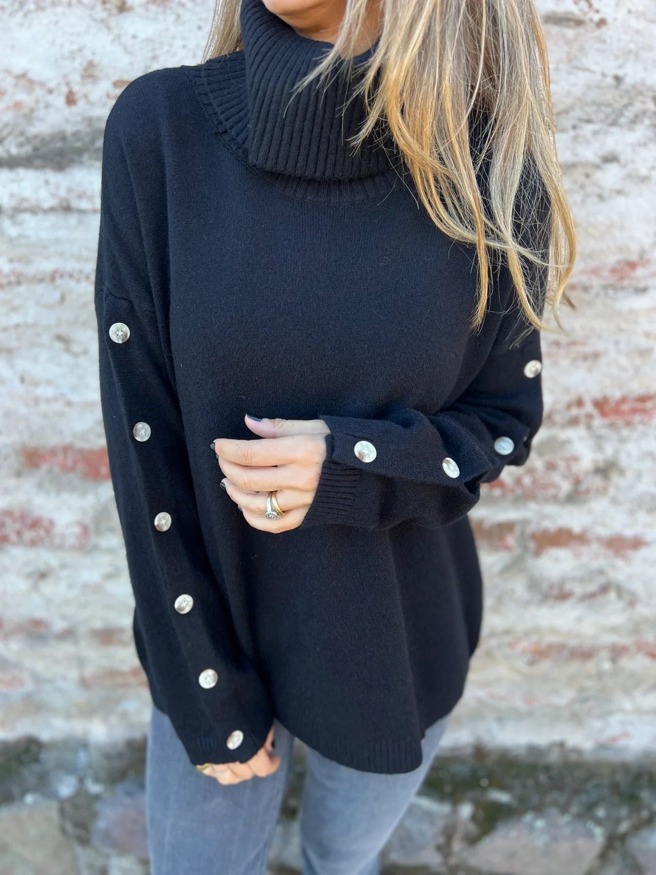 Damen Hoher Kragen Strickpullover mit Knopfdetails Stalluxe