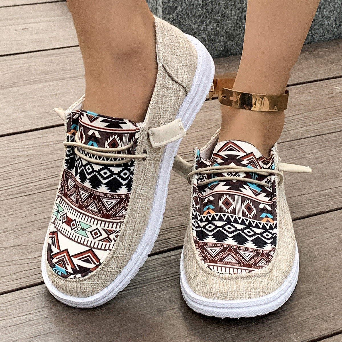Damen Freizeitliche Slip-On Sneakers mit angesagtem Ethno-Muster Stalluxe