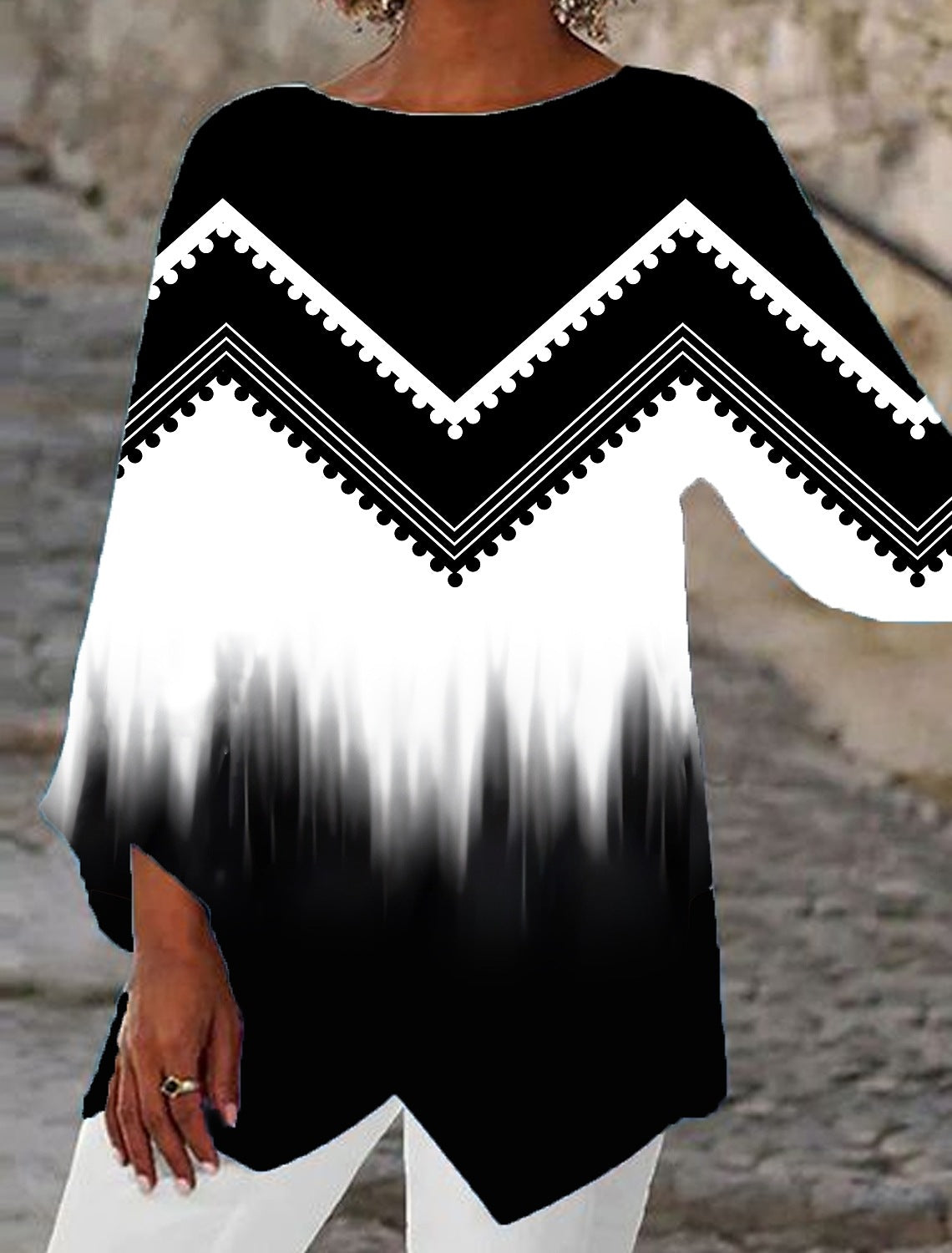 Damen Oversize-Bluse mit modernem Chevron-Muster und Bumerangärmeln Stalluxe