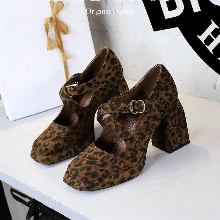 Damen Plateau-Pumps mit eleganter Schnallenapplikation Stalluxe