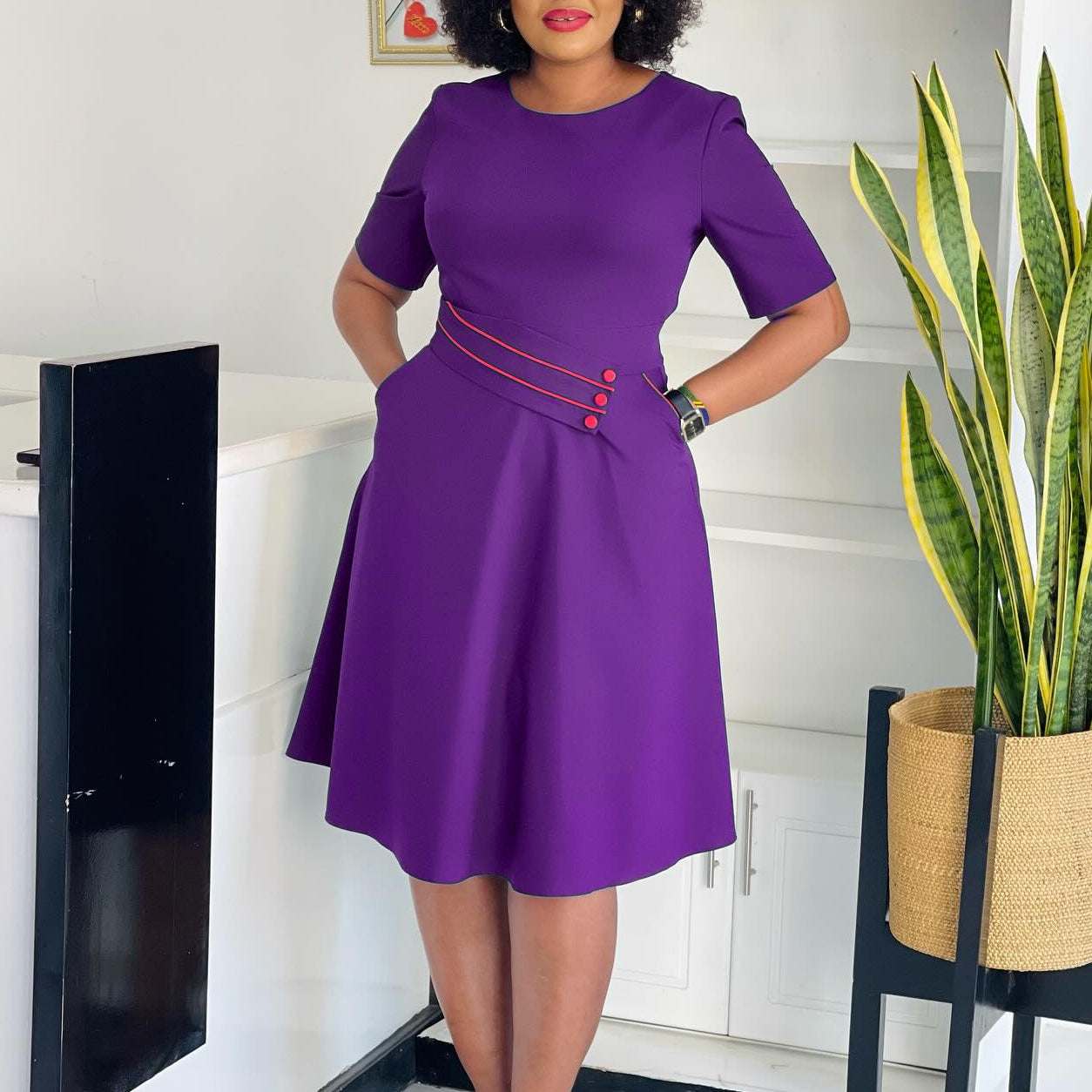 Damen A-Linien Kleid mit eleganten Knopfdetails und schwingendem Rock Stalluxe