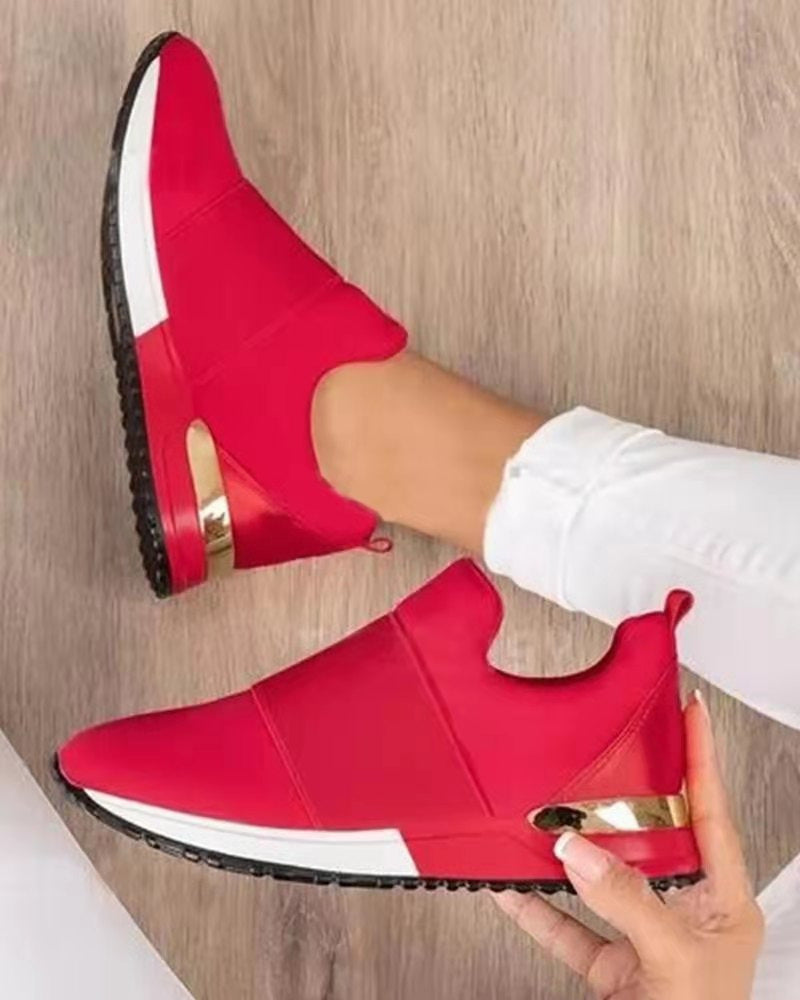 Damen Sneakers mit Slip-On Design und modischen Akzenten Stalluxe