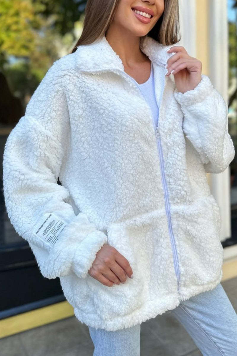 Damen Kuschelige Fleecejacke mit praktischen Taschen und hohen Kragen Stalluxe
