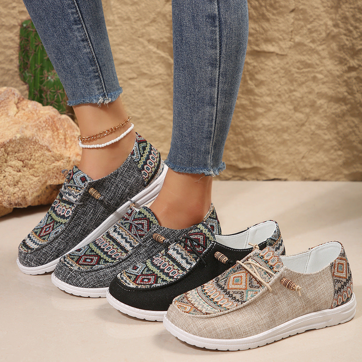 Damen Freizeitliche Slip-On Sneakers mit buntem Ethno-Muster Stalluxe