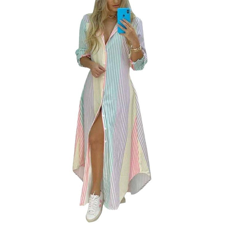 Damen Maxikleid mit angesagtem Zeitungsdruck und praktischem Schlitz Stalluxe