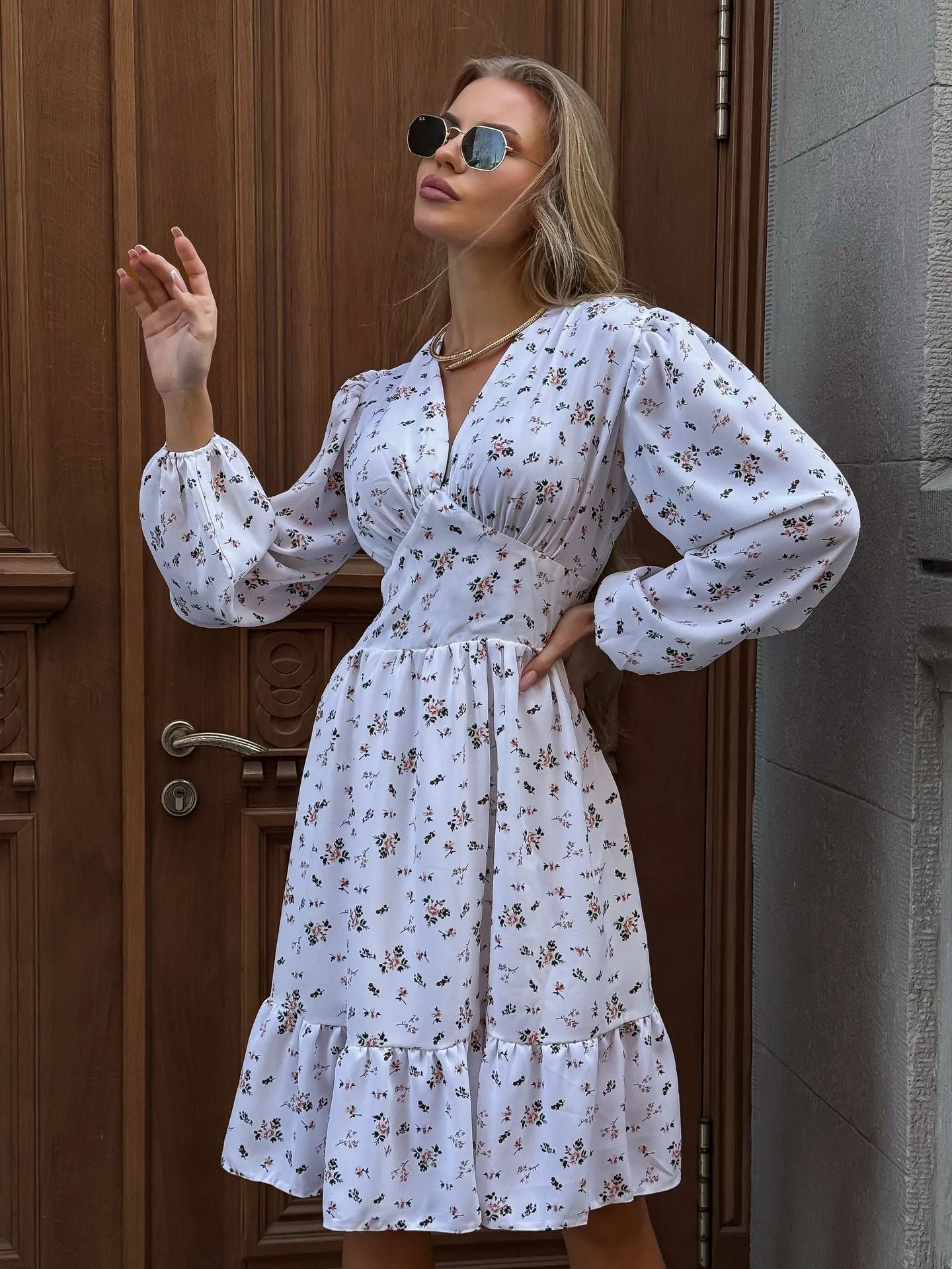 Damen elegantes Wickelkleid mit voluminösen Ärmeln und floralem Design Stalluxe
