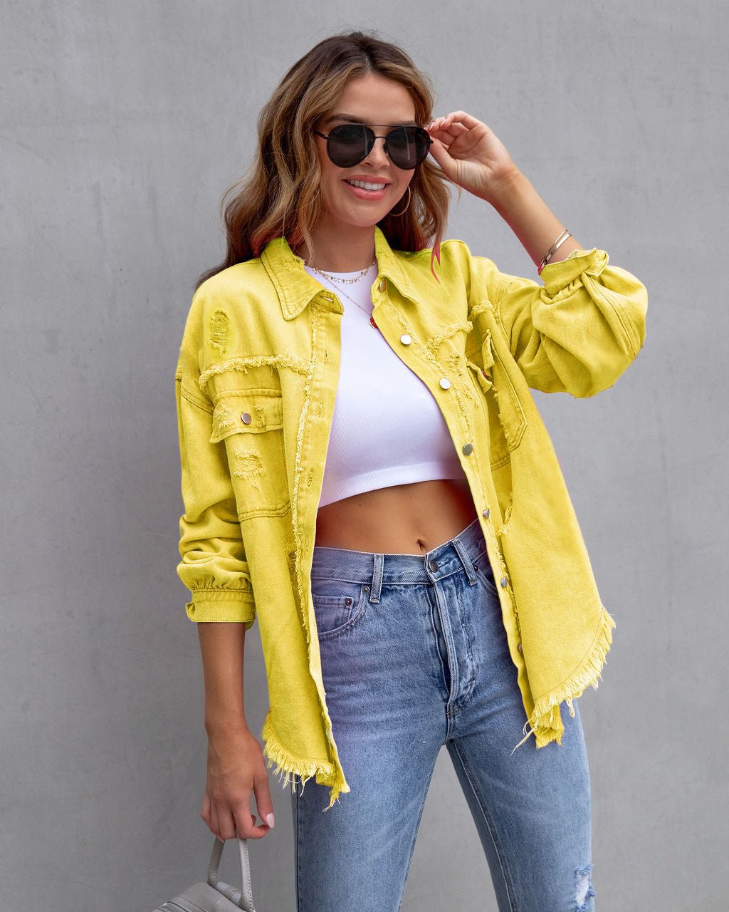 Damen oversized Jeansjacke mit fransigen Säumen und aufgesetzten Taschen Stalluxe
