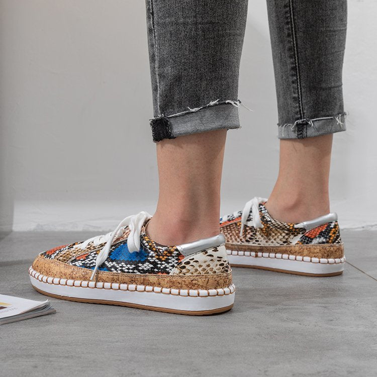 Damen Sneaker mit korkähnlicher Sohle und stylischem Schlangenmotiv Stalluxe