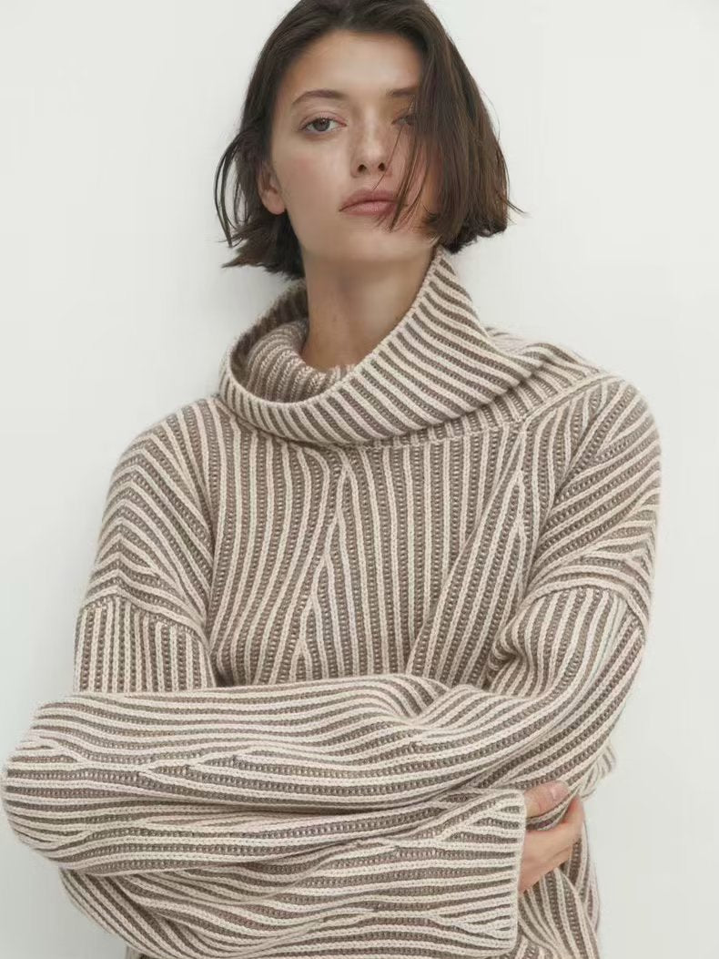 Damen gemütlicher Strickpullover mit hohem Kragen und modernen Streifen Stalluxe