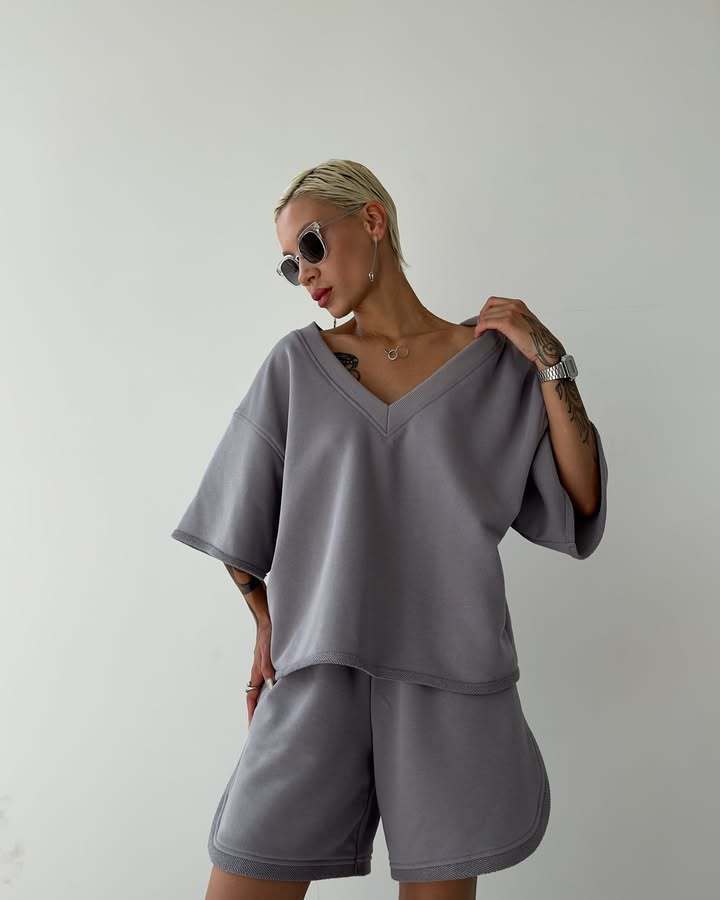 Damen lässiges V-Ausschnitt Set mit bequemen Shorts und oversized Oberteil Stalluxe