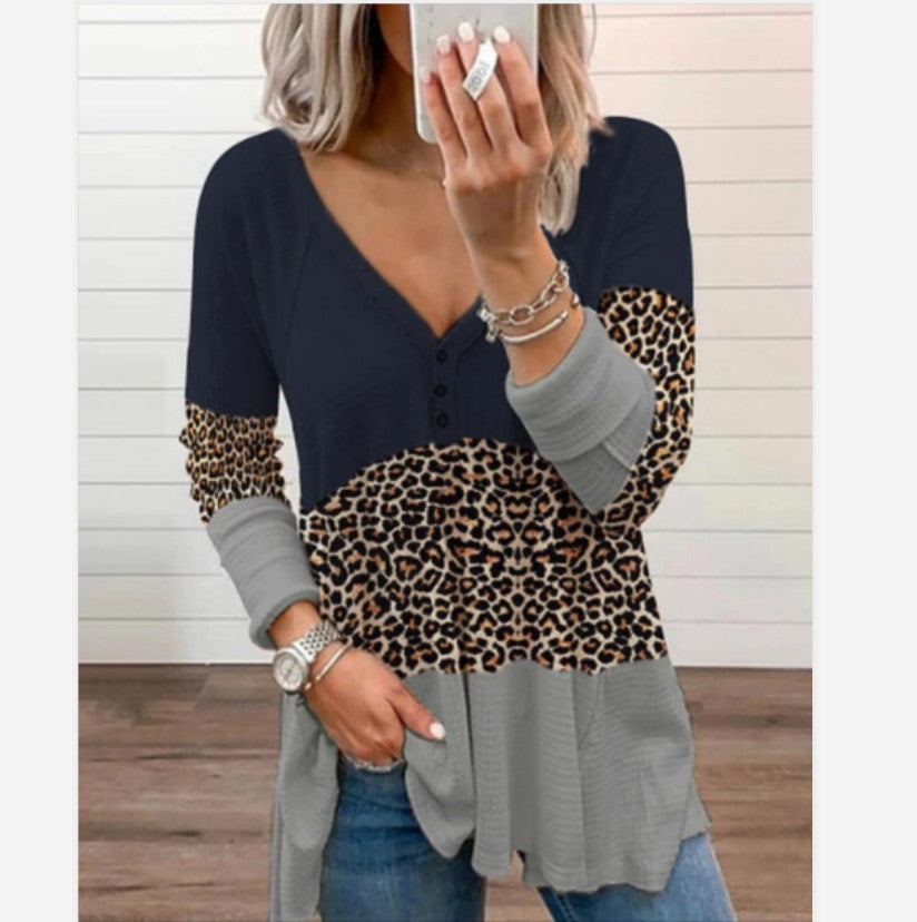 Damen Langarmshirt mit tierischem Muster und Knopfdetails Stalluxe