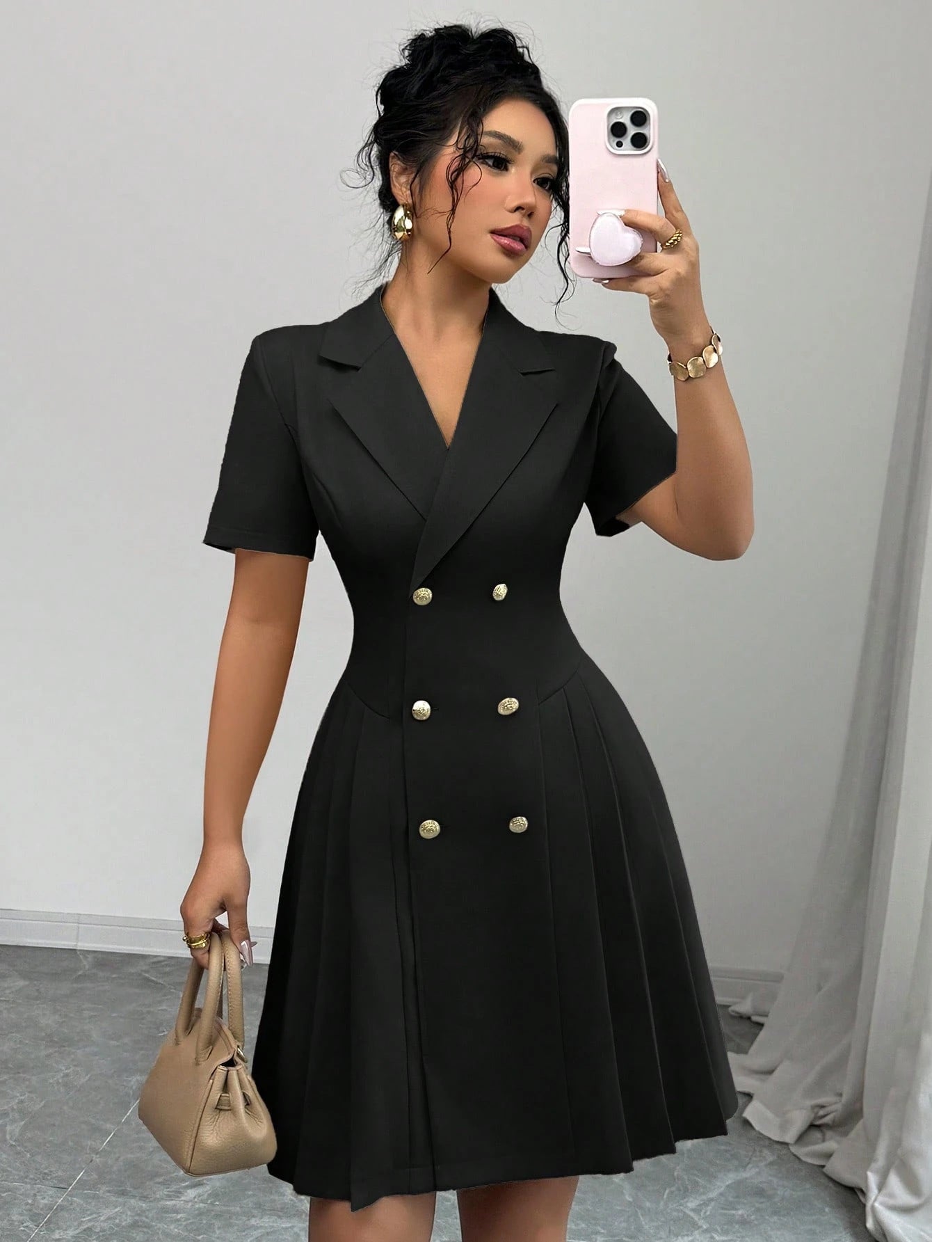Damen Tailliertes Blusenkleid mit doppelter Knopfreihe und plissierten Details Stalluxe