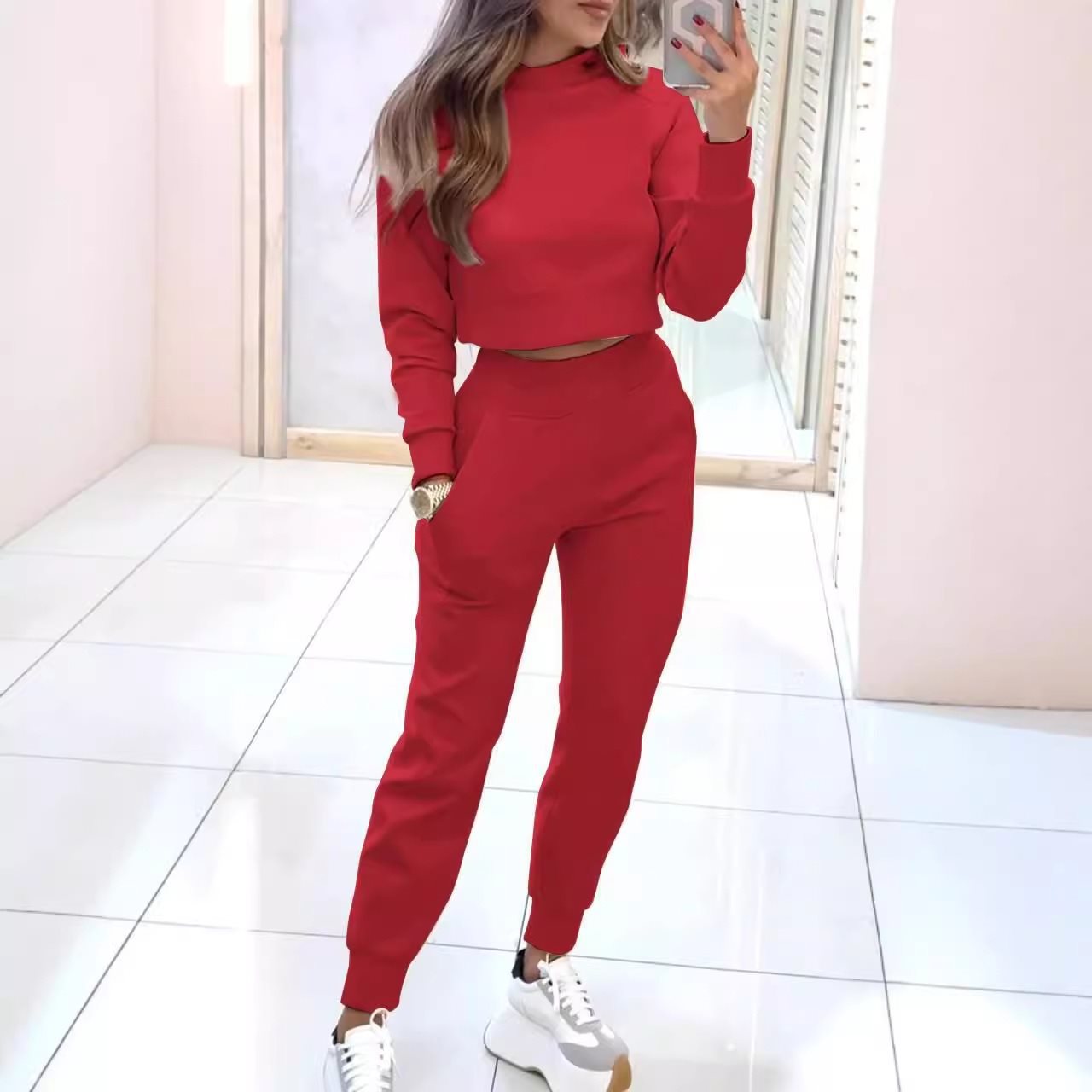 Damen sportlicher Lounge-Anzug mit cropped Oberteil und elastischen Hosen Stalluxe