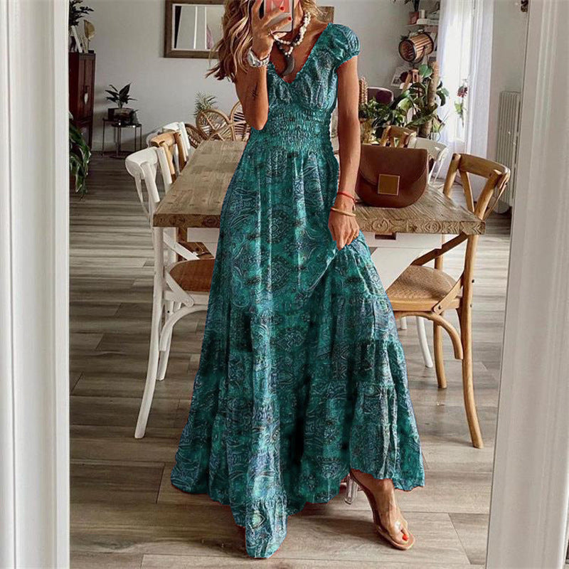Damen Maxikleid mit tiefem V-Ausschnitt und femininem Muster Stalluxe