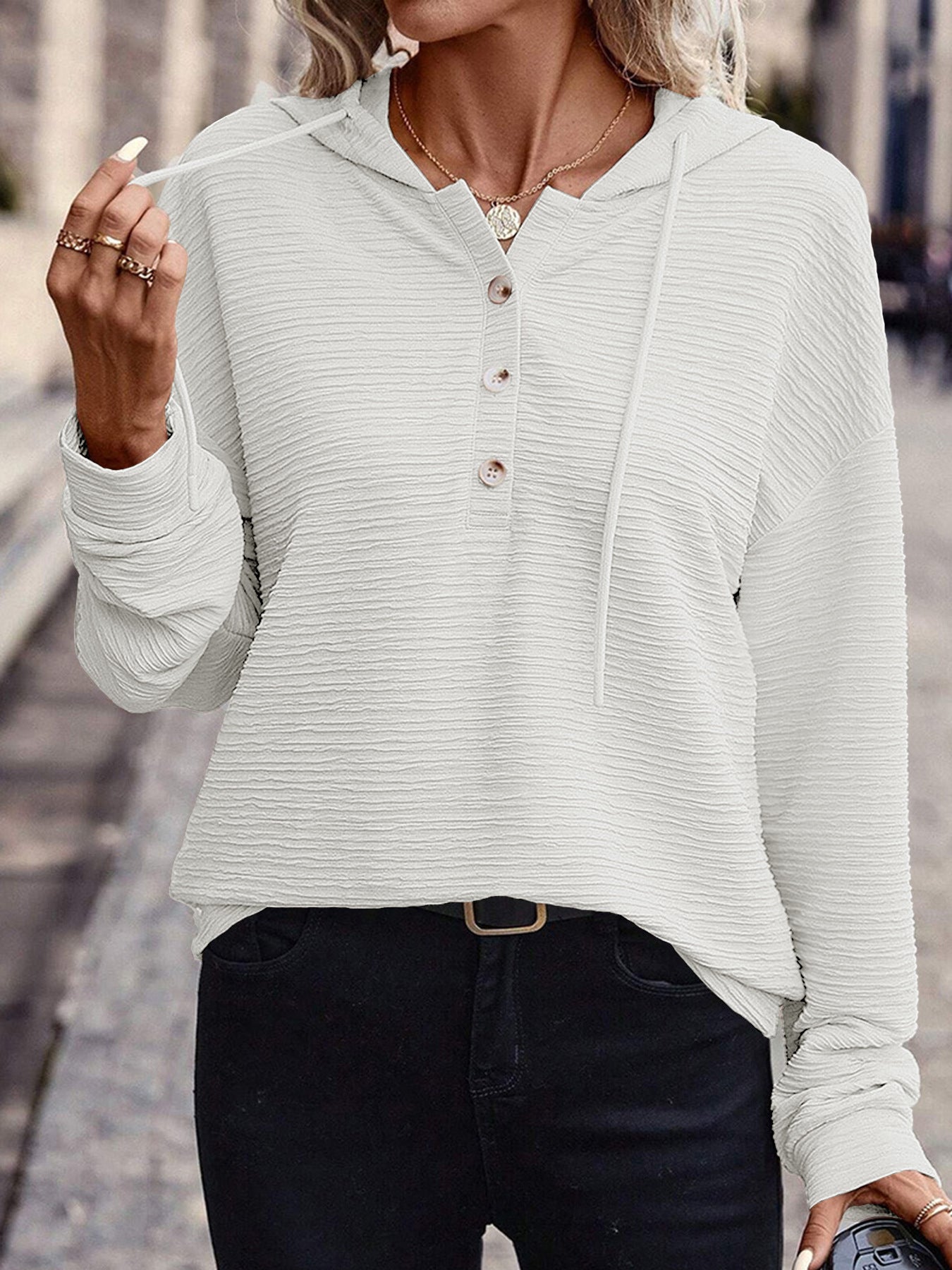Damen Kapuzenpullover mit strukturiertem Stoff und eleganten Knopfdetails Stalluxe