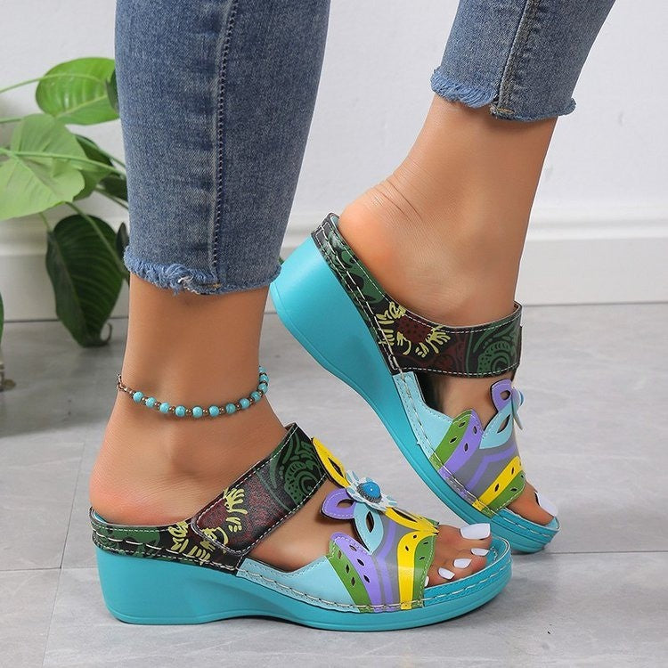 Damen modische Wedge-Sandalen mit floraler Verzierung Stalluxe