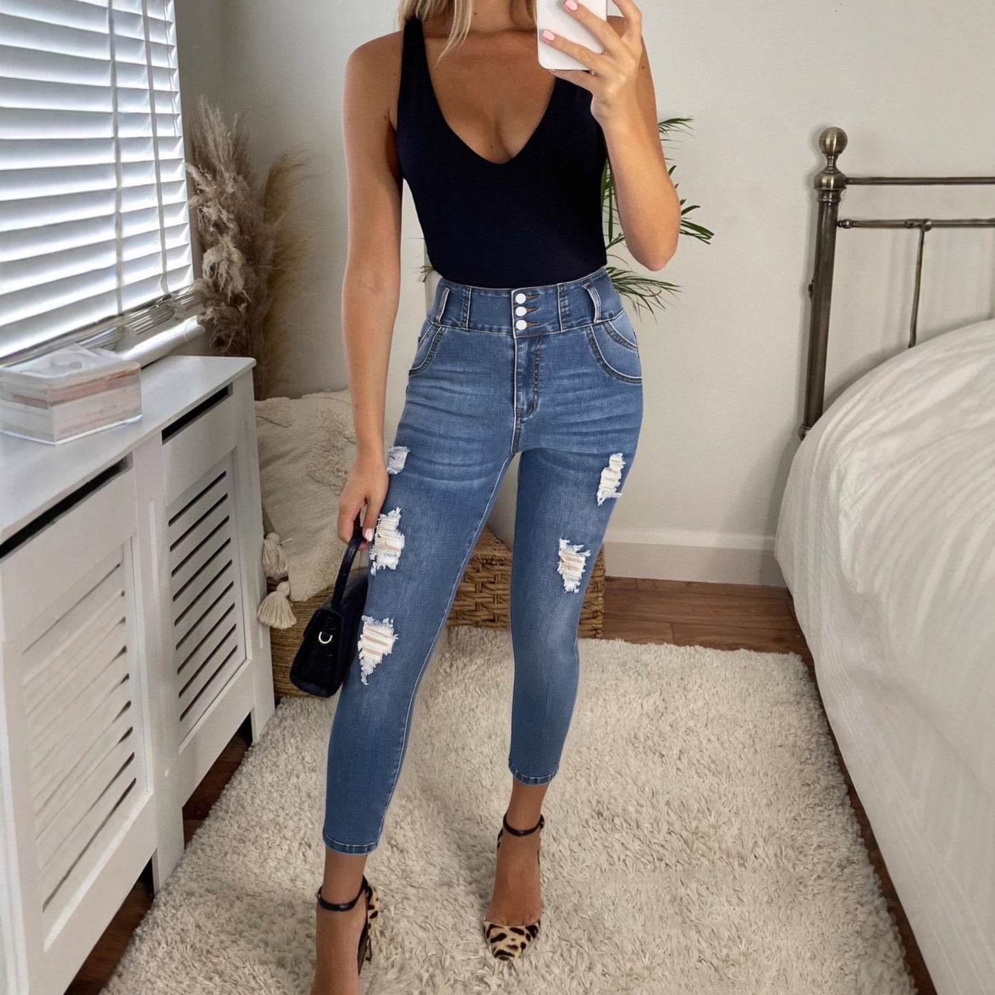 Damen Hochgeschnittene Jeans mit stilvollen Reißverschlussdetails und modernen Destroyed-Effekten Stalluxe