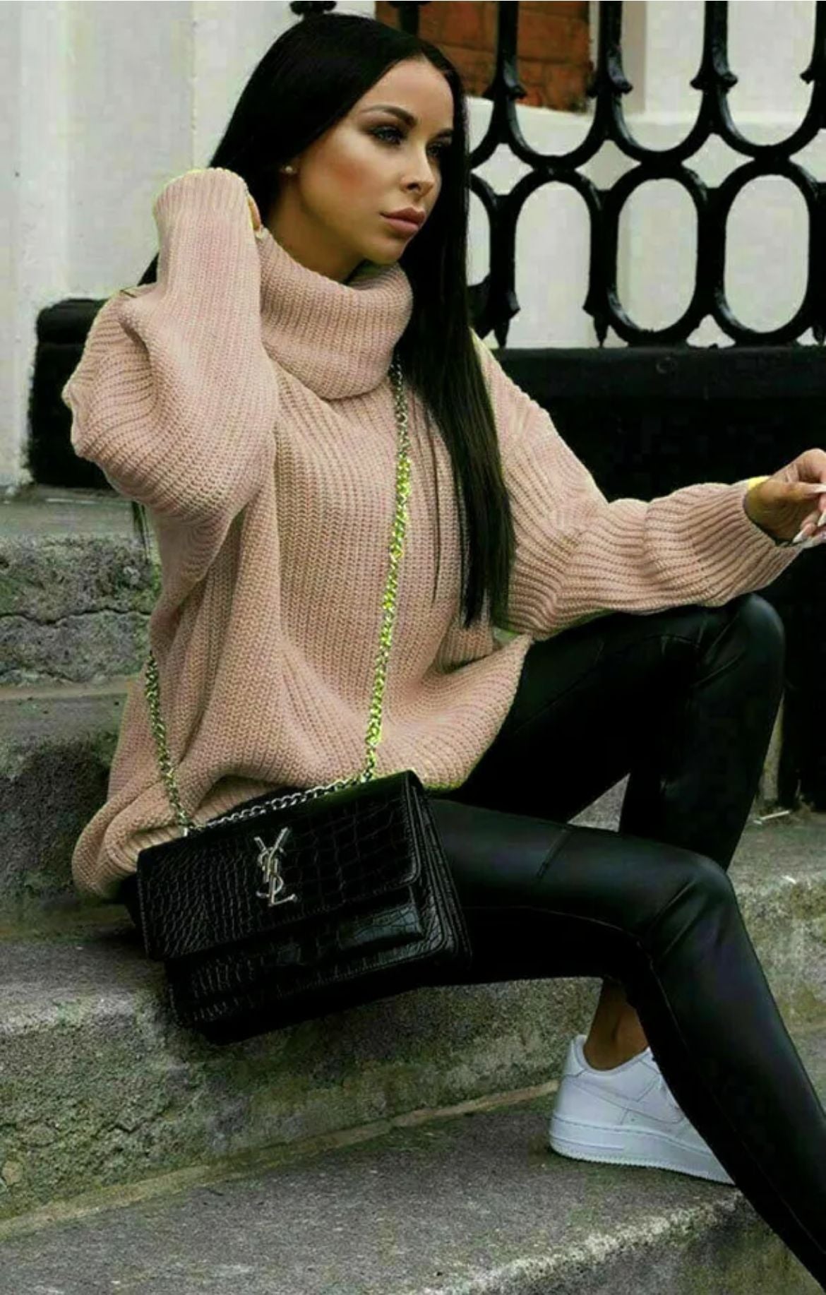 Damen Oversized-Strickpullover mit hohem Kragen und lässigem Schnitt Stalluxe
