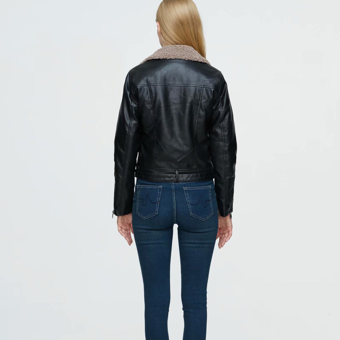 Damen stylische Lammfell-Bikerjacke mit doppeltem Reißverschluss und taillierbarem Gürtel Stalluxe