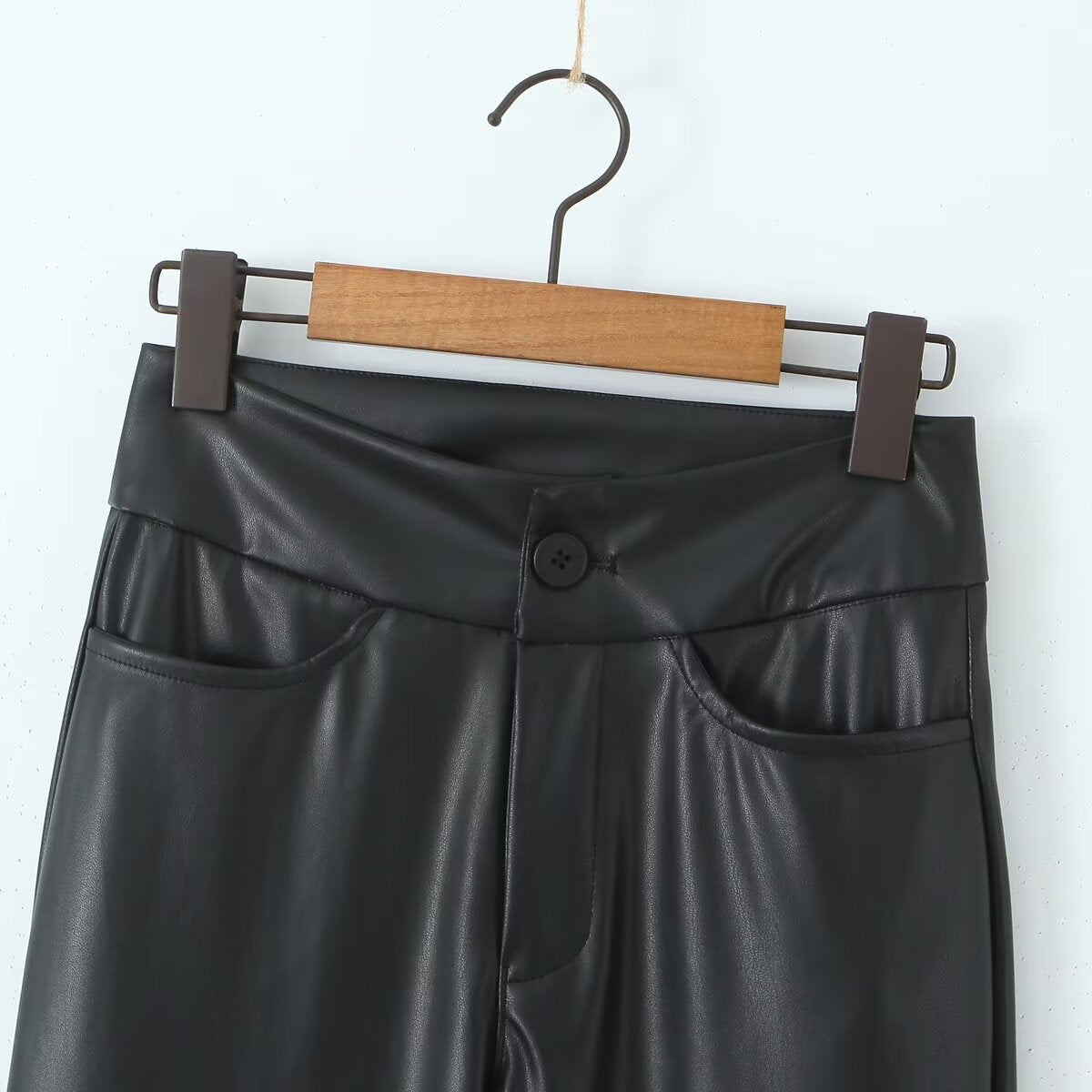 Damen Modische Kunstlederhose mit schmalem Schnitt und praktischen Taschen Stalluxe