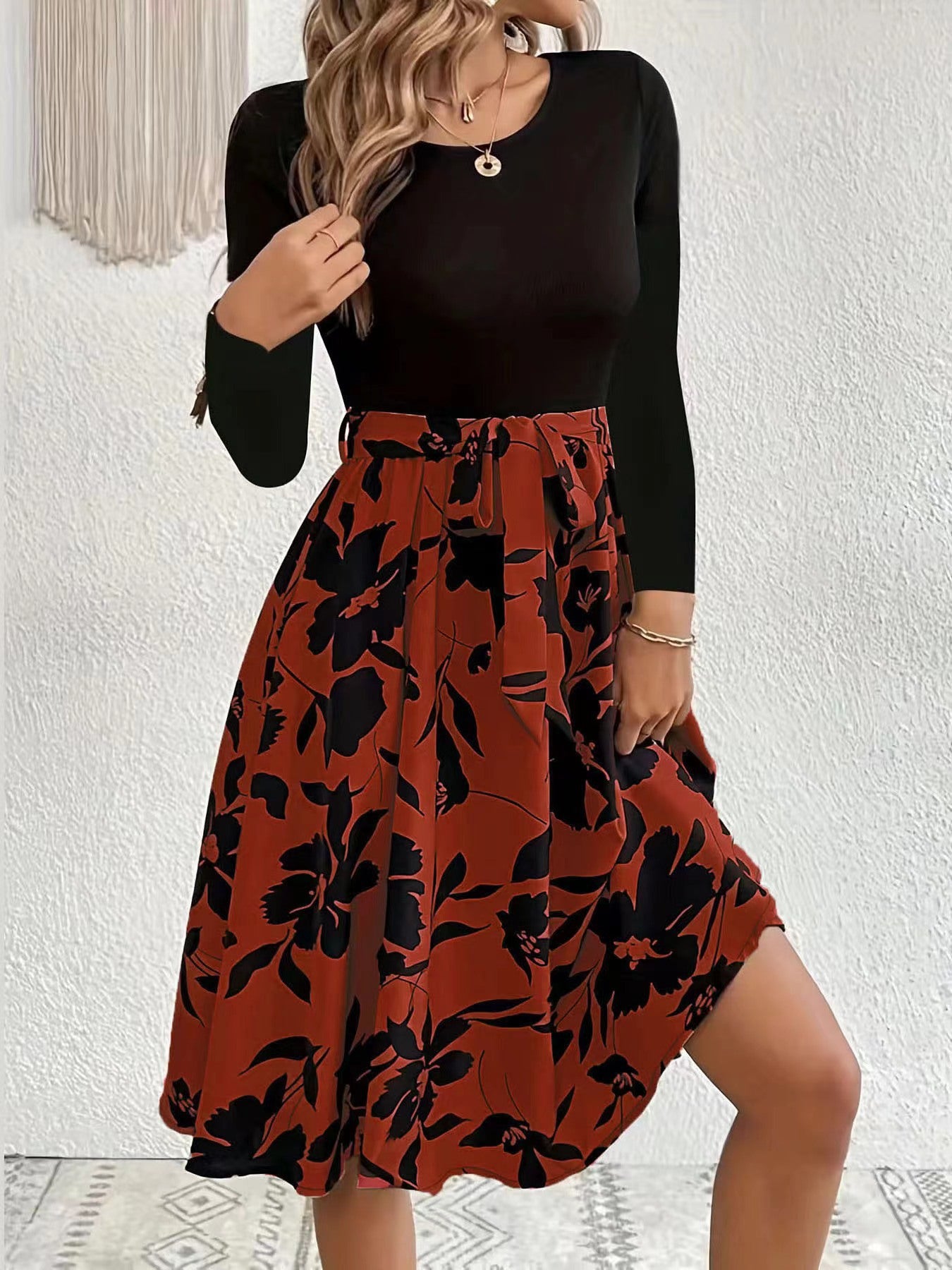Damen Elegantes Midikleid mit floralem Print und gesmoktem Oberteil Stalluxe