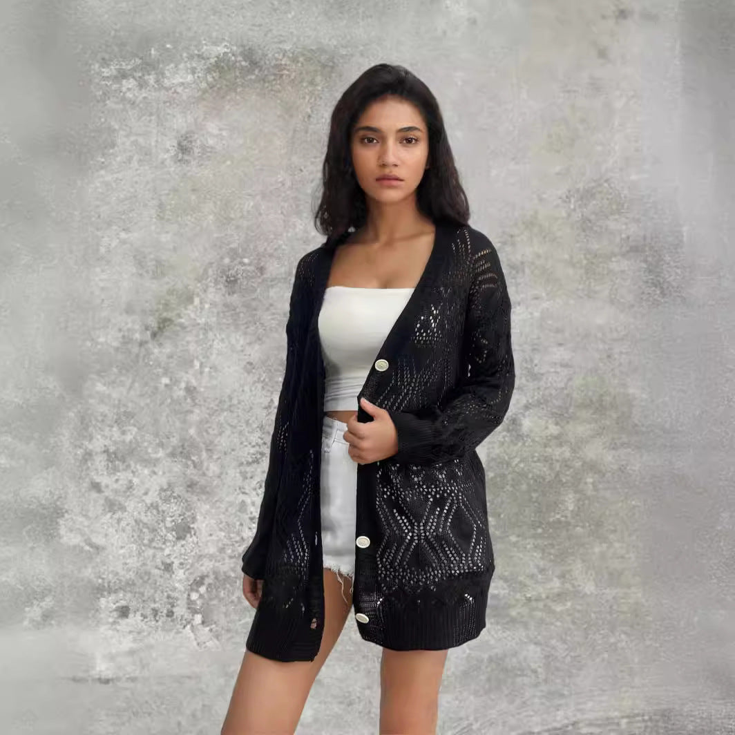 Damen Luftige Strickjacke mit filigranem Häkelmuster und Knopfdetails Stalluxe