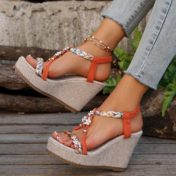 Damen Wedge-Sandalen mit floralem Detail und rutschfester Sohle Stalluxe