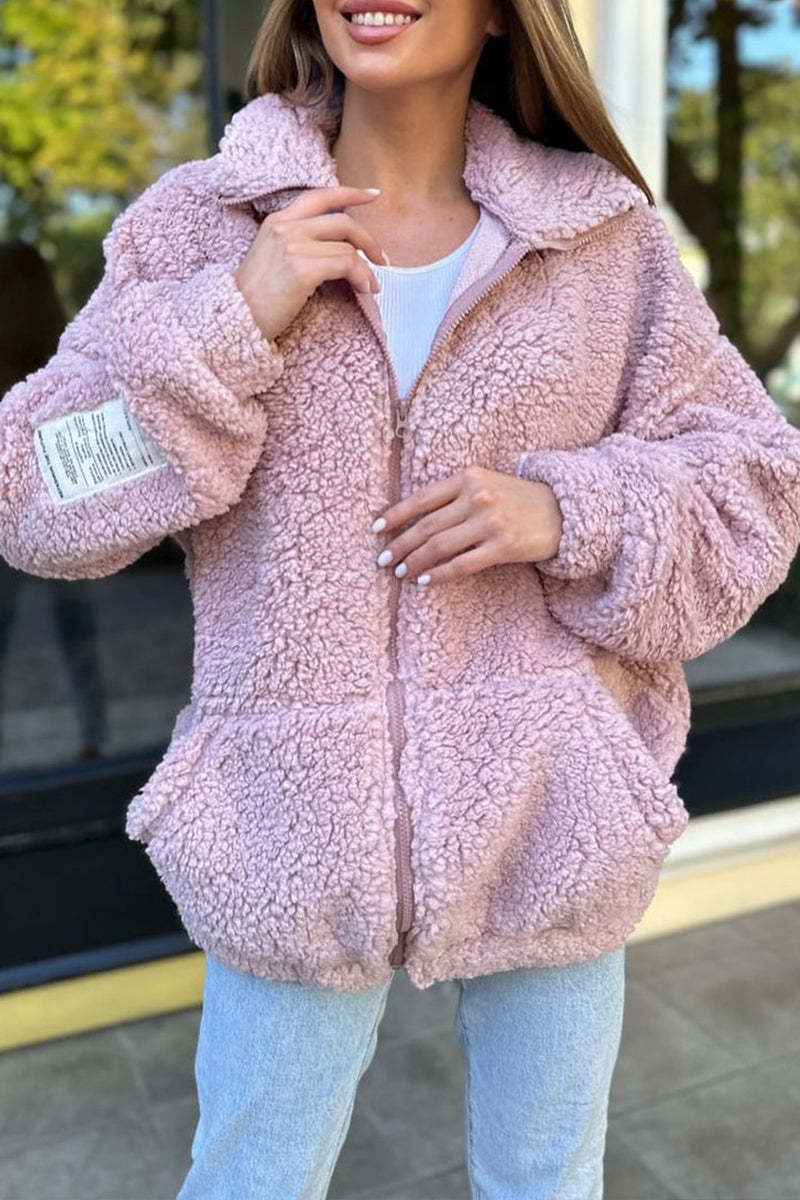 Damen Kuschelige Fleecejacke mit praktischen Taschen und hohen Kragen Stalluxe