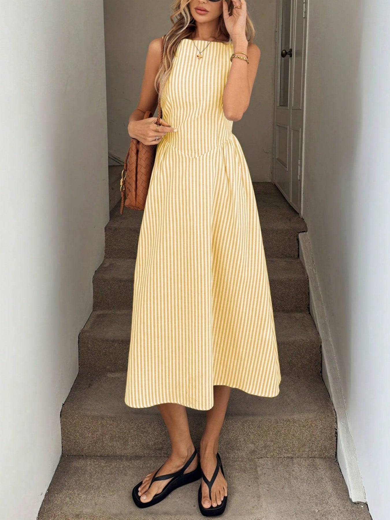 Damen Midi-Kleid mit schmalen Streifen und taillierter Silhouette Stalluxe