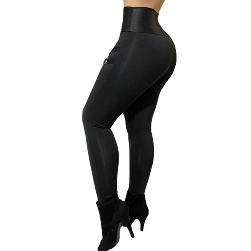 Damen Figurbetonte Kunstleder-Leggings mit Schnallen-Details Stalluxe
