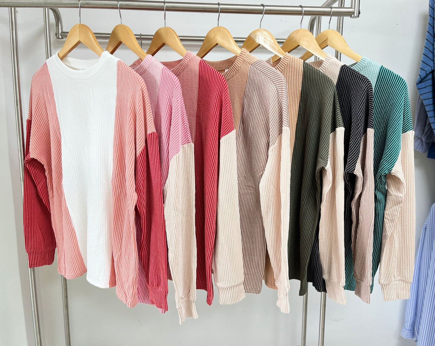 Damen oversized Pullover mit strukturiertem Rippdesign und modernen Farbblockakzenten Stalluxe