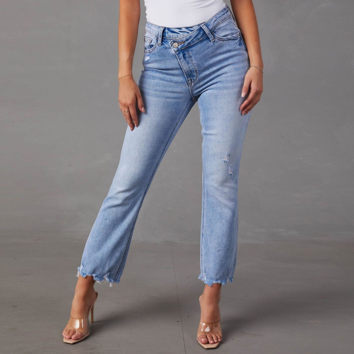 Damen Lässige Jeans mit fransigem Saum und modischen Destrukturelementen Stalluxe