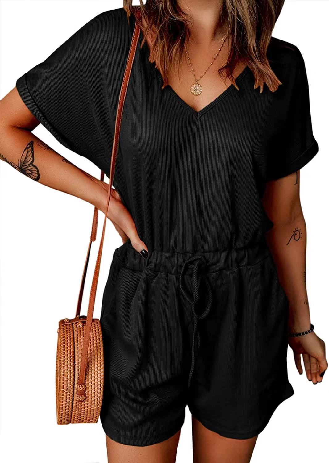 Damen lässiger Kurz-Jumpsuit mit Gürteldetail und tiefem V-Ausschnitt Stalluxe