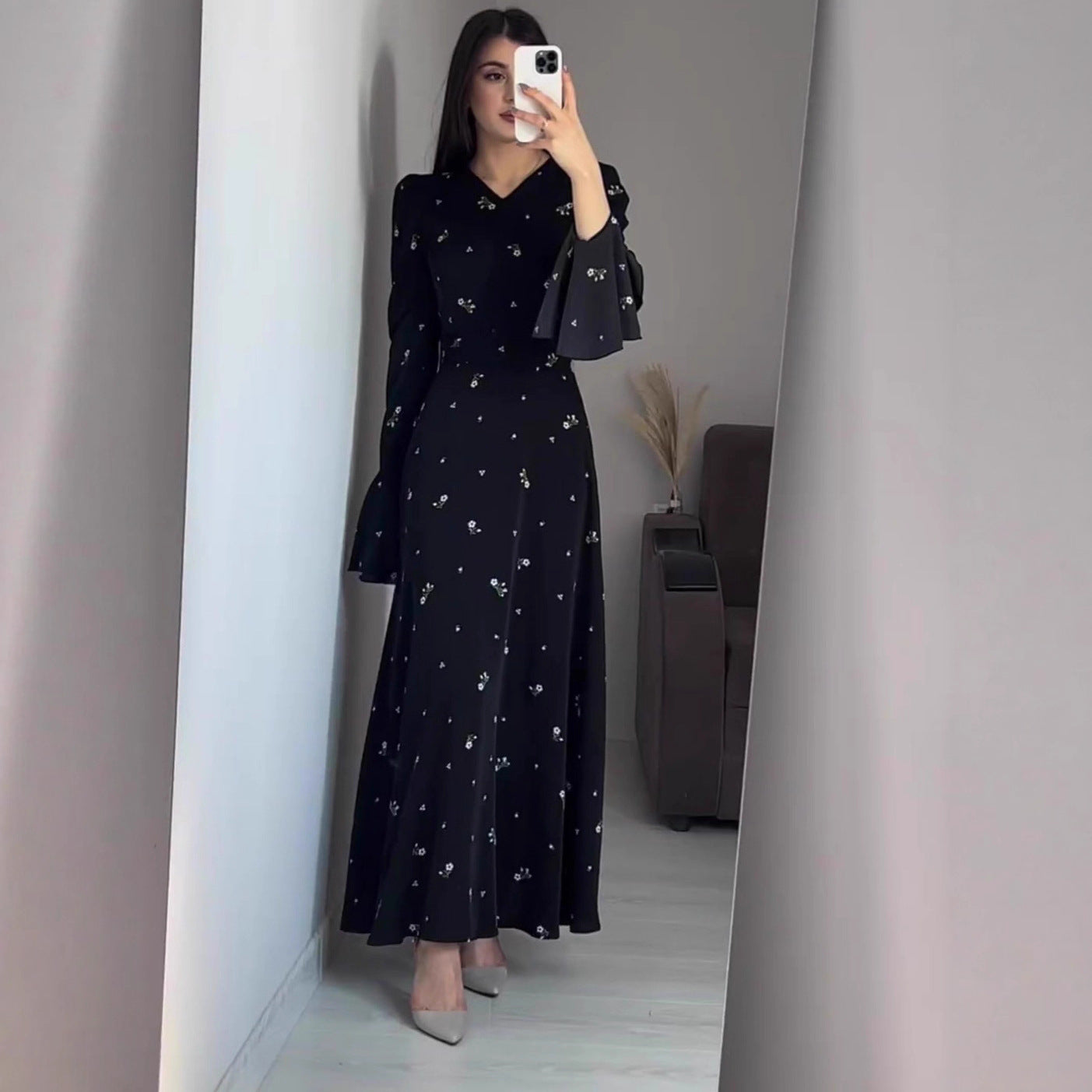 Damen Maxikleid mit elegantem V-Ausschnitt und Rüschendetails Stalluxe