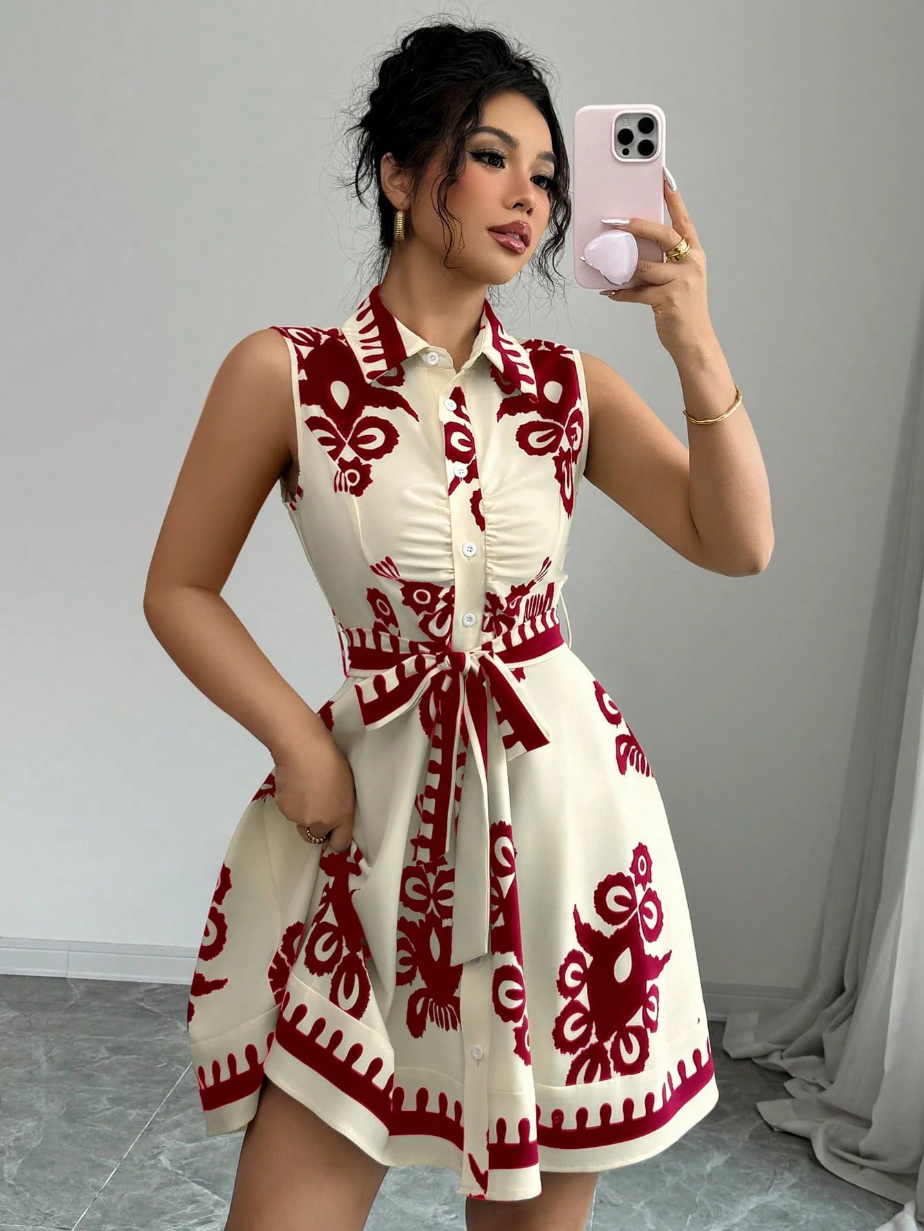 Damen Blusenkleid mit elegantem Taillengürtel und verspieltem Muster Stalluxe