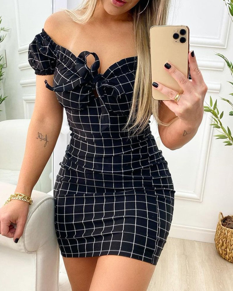 Damen figurbetontes Minikleid mit Rüschendetails und Karomuster Stalluxe