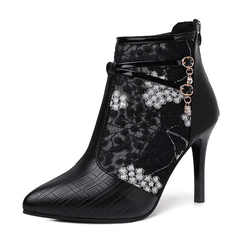 Damen elegante Ankle Boots mit floralem Transparentdesign und modischem Detail Stalluxe