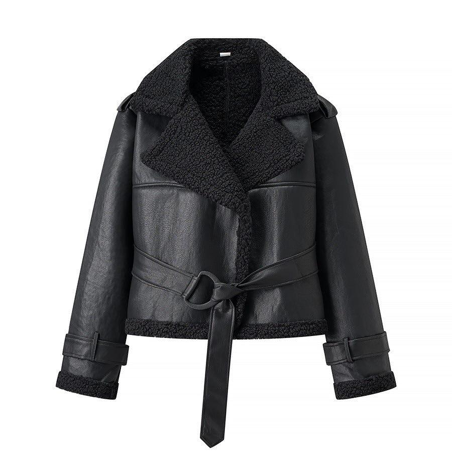 Damen modische Kunstlederjacke mit Teddyfell-Kragen und taillierbarem Gürtel Stalluxe