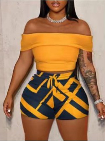 Damen Set aus schulterfreier Bluse und gemusterten Shorts Stalluxe