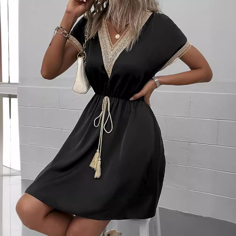 Damen Strandkleid mit dekorativem V-Ausschnitt und verstellbarem Taillenzug Stalluxe