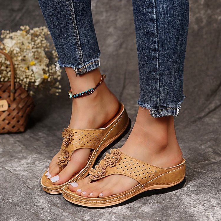 Damen Zehentrenner-Sandalen mit luftiger Oberflächenstruktur und floralem Design Stalluxe