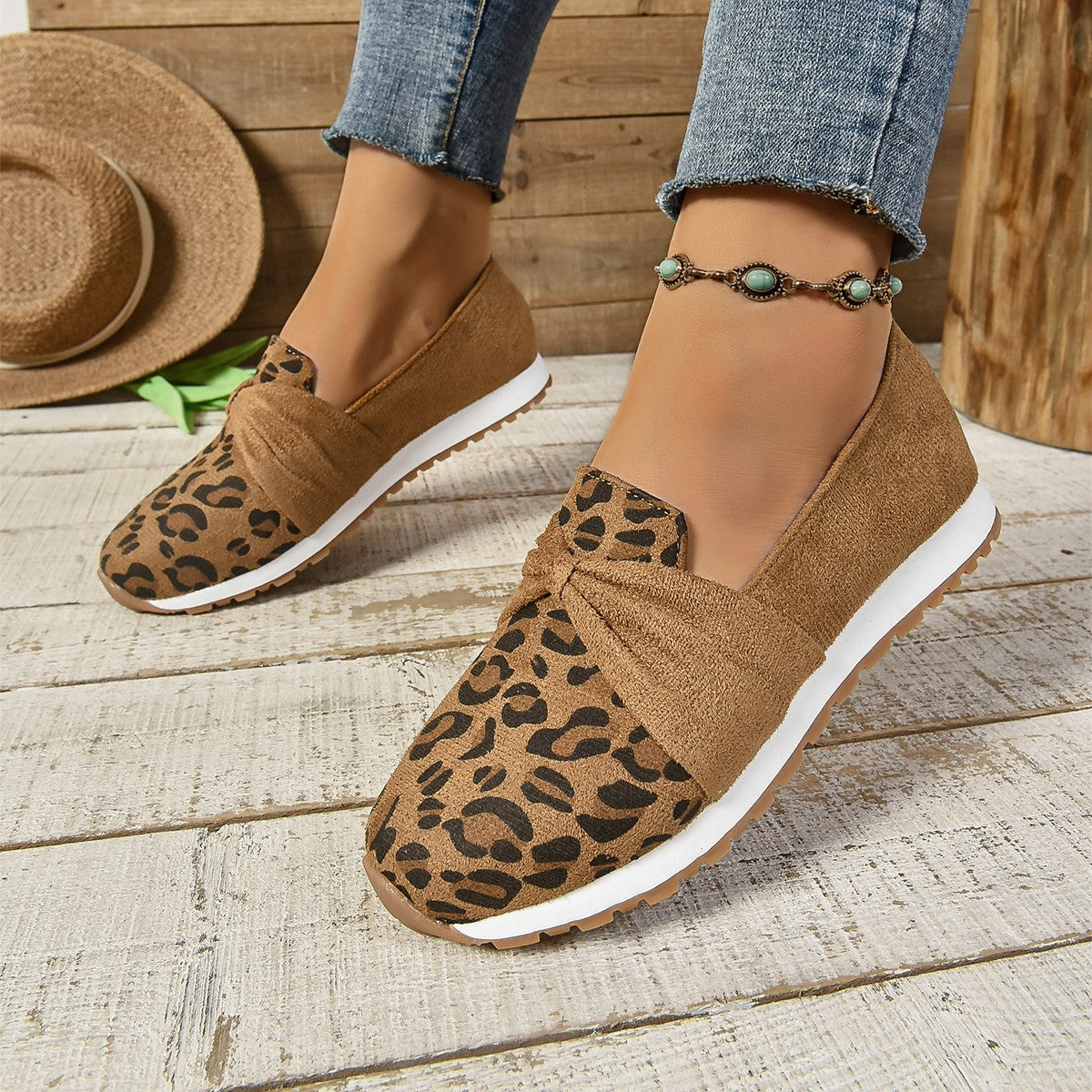 Damen Slip-On Sneakers mit komfortablem und modischem Leoparden-Design Stalluxe