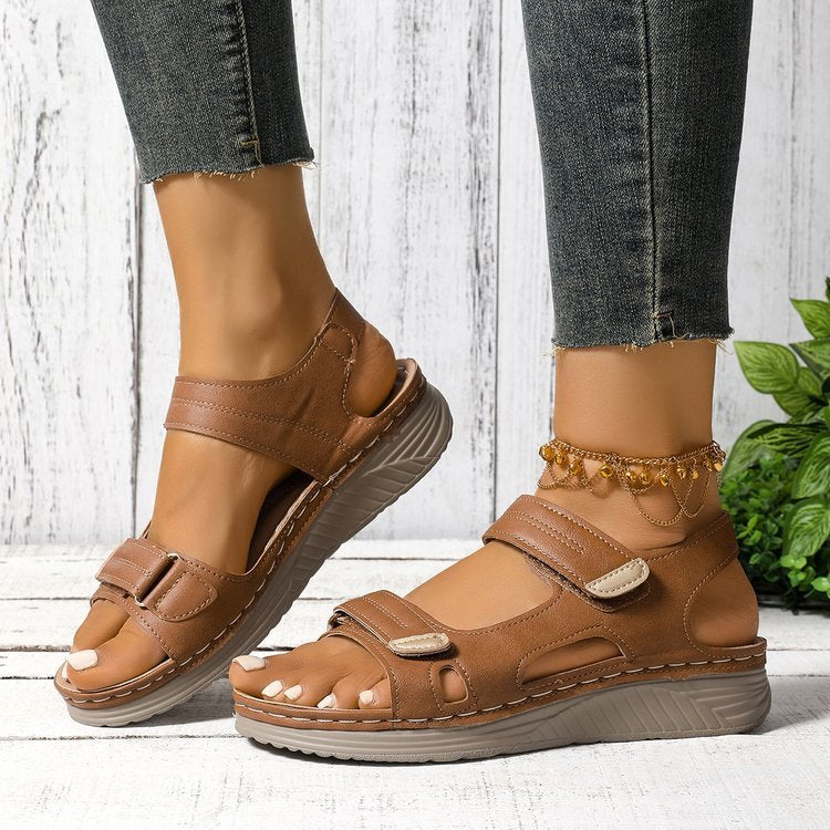 Damen modische Sandalen mit verstellbaren Riemen und gepolstertem Fußbett Stalluxe